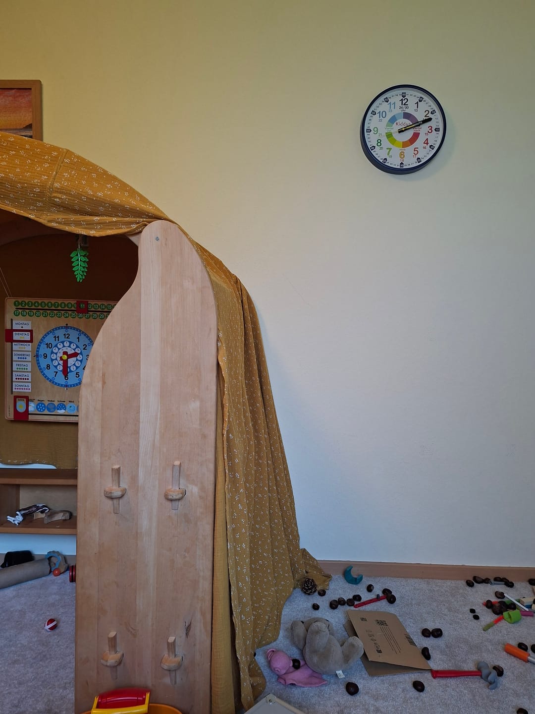 Customer photo review of Blue Time Teacher XL - Children's Learning Wall Clock