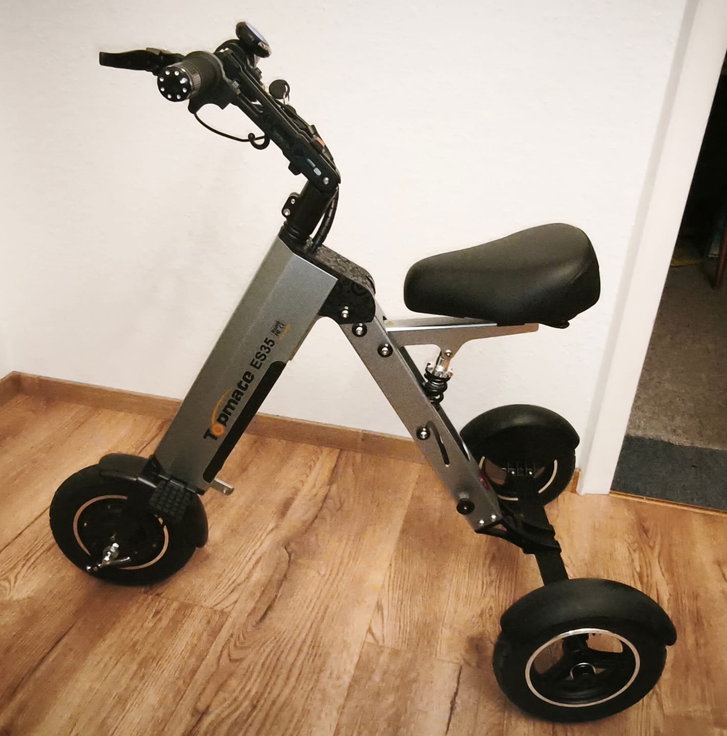 Customer photo review of Mini trottinette pliable 3 roues ES-35 pour PMR et Séniors - Tricycle ultra léger
