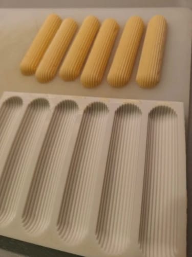 Customer photo review of Moule à dessert en forme de doigt pour chocolat EHOUT, ustensiles de cuisson en silicone, bouffées à longue bande, ustensiles de cuisine, 6 cellules