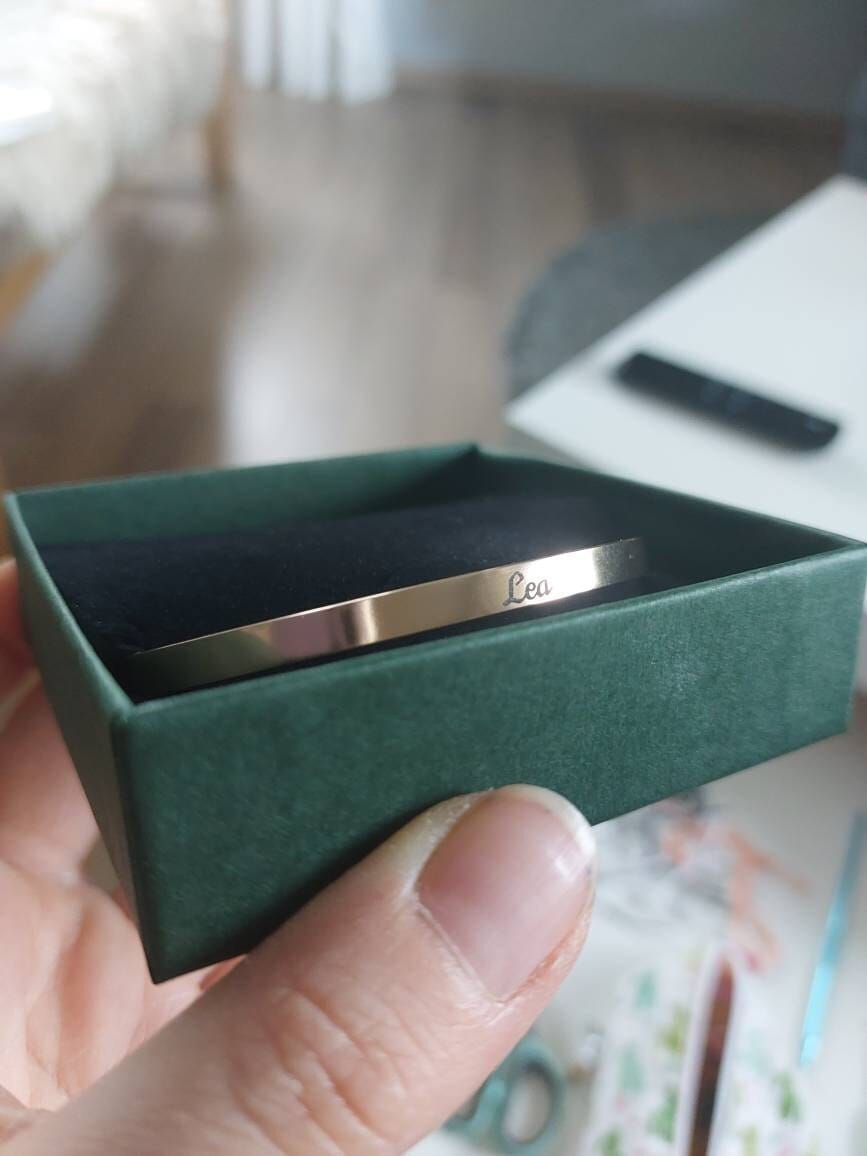 Customer photo review of Personalisierter Armreif mit Gravur