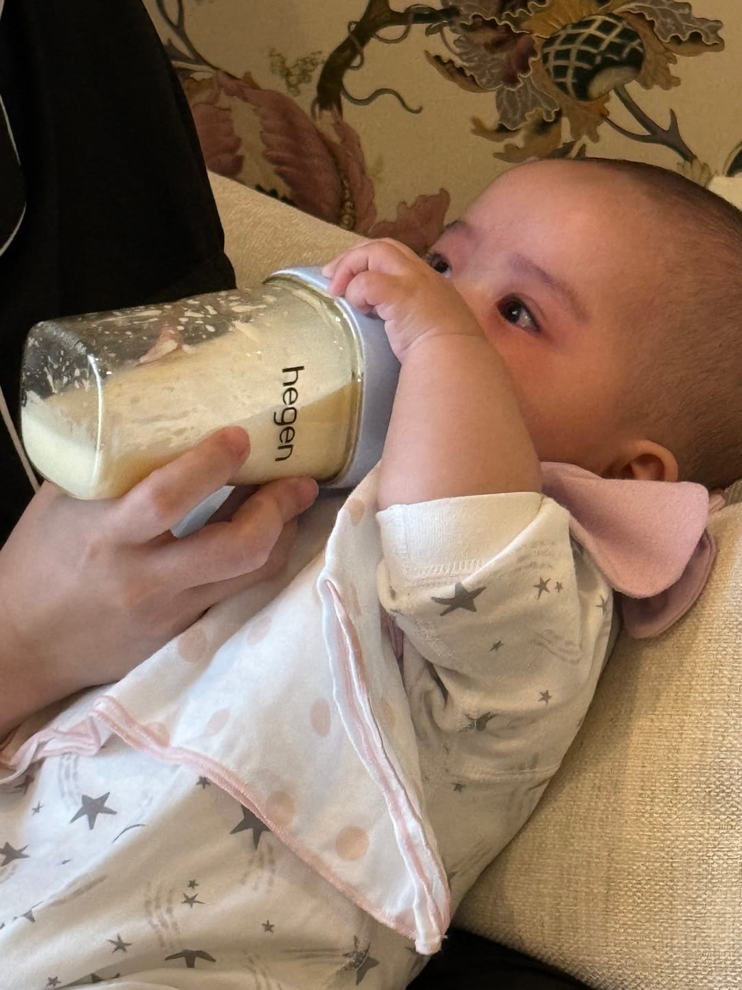 Customer photo review of Hegen PCTO™ 240ml/8oz Feeding Bottle PPSU BLUE, 2-Pack with 2 x Medium Flow Nipple (3 to 6 months)