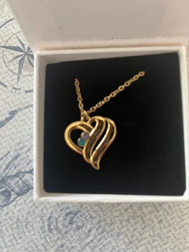 Customer photo review of Collier avec cœurs unis et pierres de naissance
