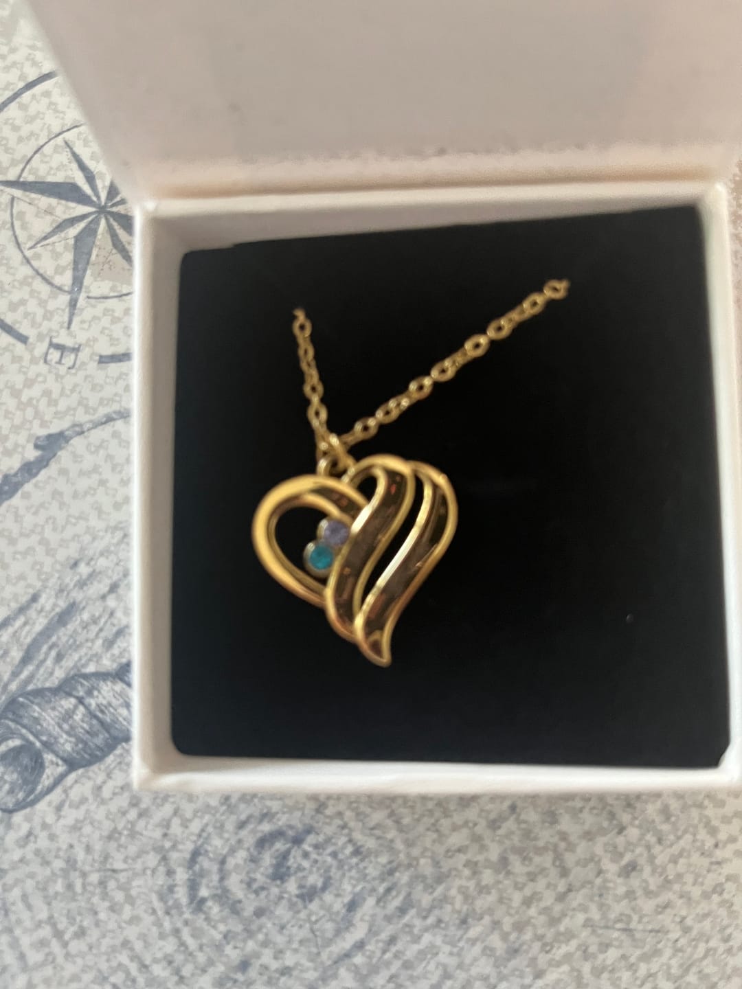 Customer photo review of Collier avec cœurs unis et pierres de naissance