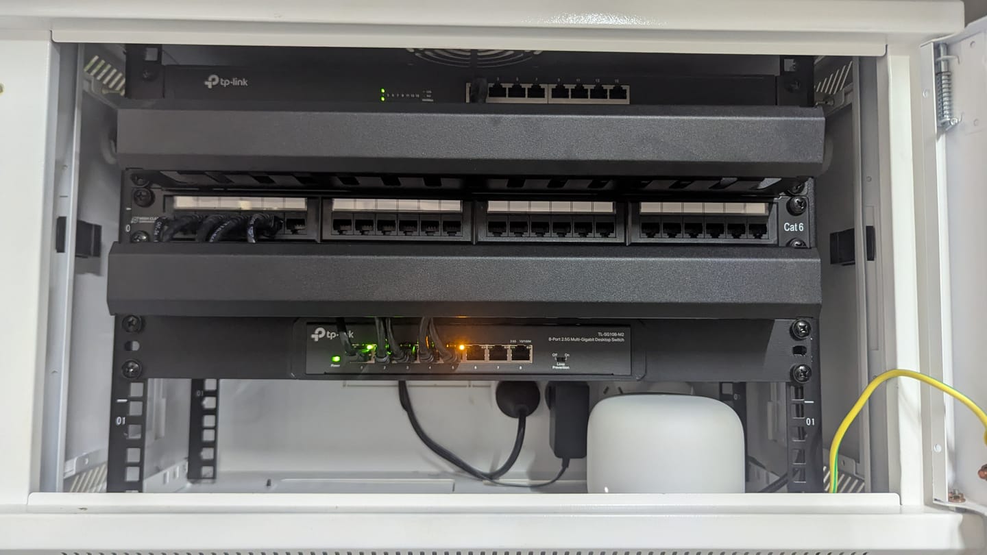 Customer photo review of Rack mount for TP-Link TL-SG108-M2 2.5Gb Switch