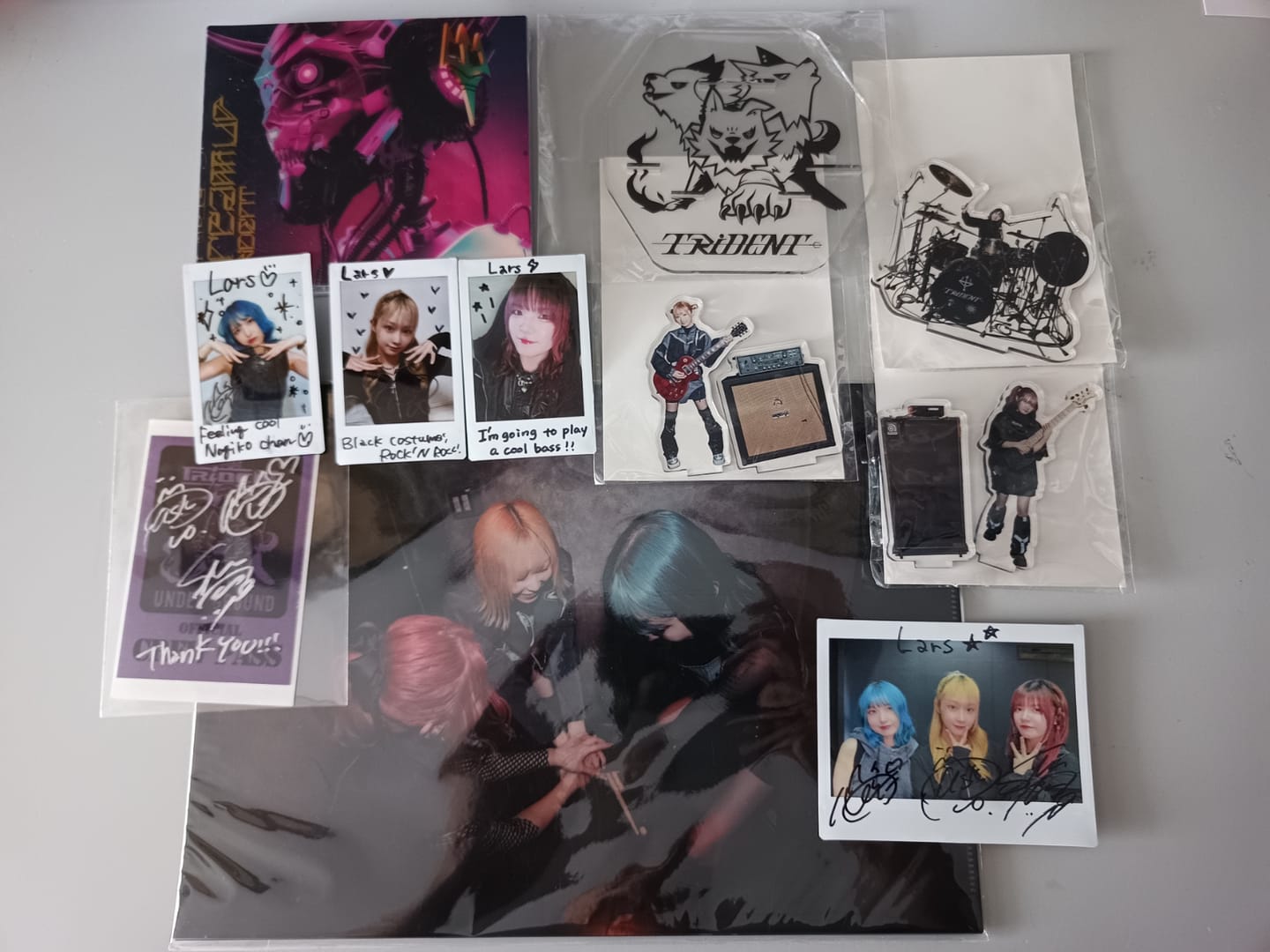 Customer photo review of TRiDENT "ONLINE BROMIDE" Autographed Cheki Polaroid Photo (With Your Custom Name) - All Members