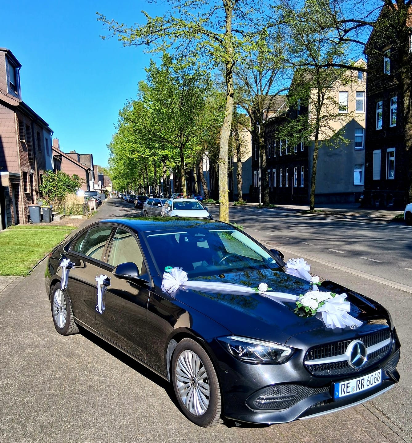 Customer photo review of Autoschmuck Hochzeit Blumendeko Motorhaube - DAPHNE