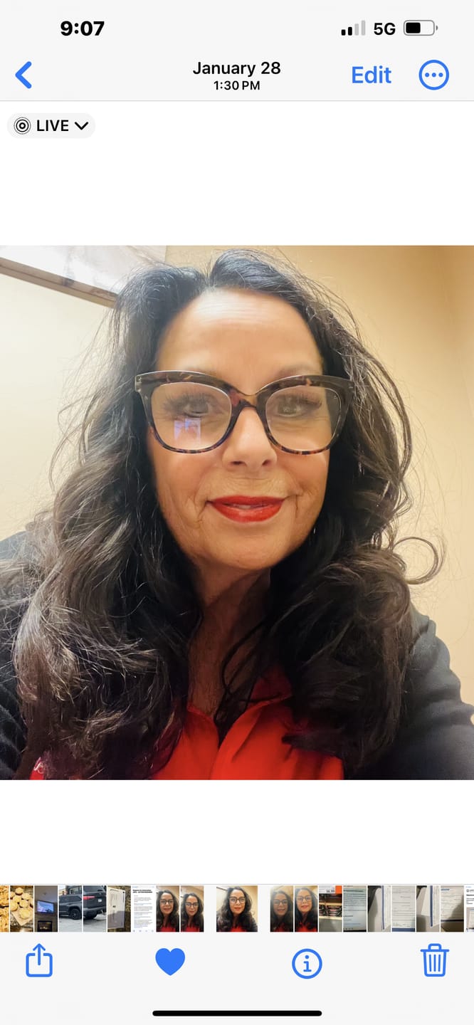 Customer photo review of NORA BLUE LIGHT READERS