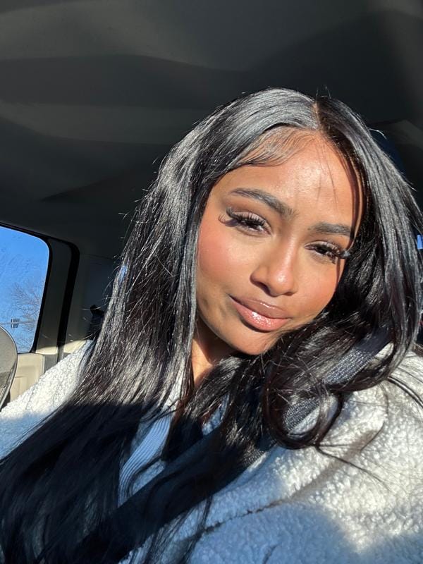 Customer photo review of Wavymy Wear Go Glueless Lace Wigs Pre-cut HD Lace Wigs Human Hair Pre-plucked Natural Hairline 180% Density
