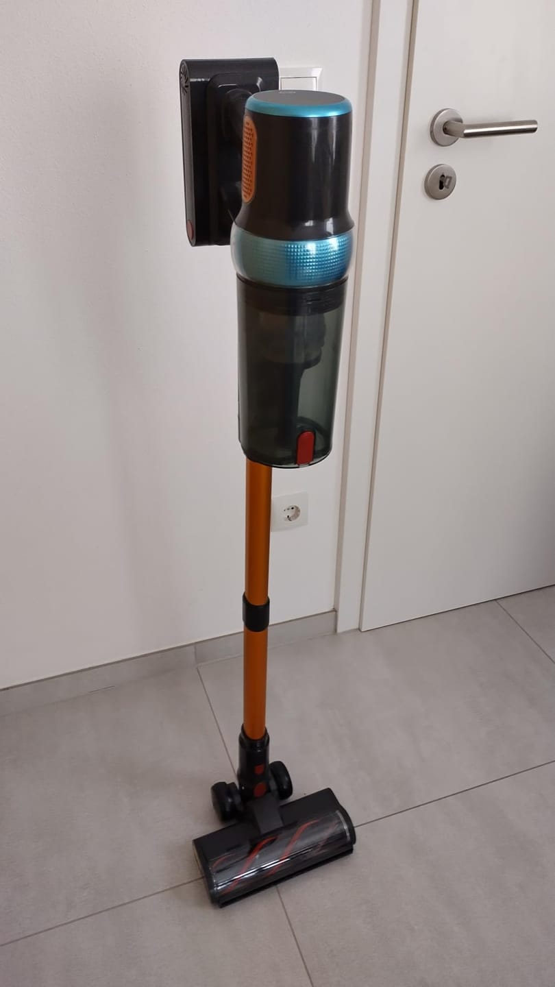 Customer photo review of Ultra-starker Akku-Staubsauger mit automatischer Stauberkennung / Bis zu 60 Minuten Laufzeit / Beutelloser Staubsauger für Teppiche, Hartböden & Tierhaare 600 W
