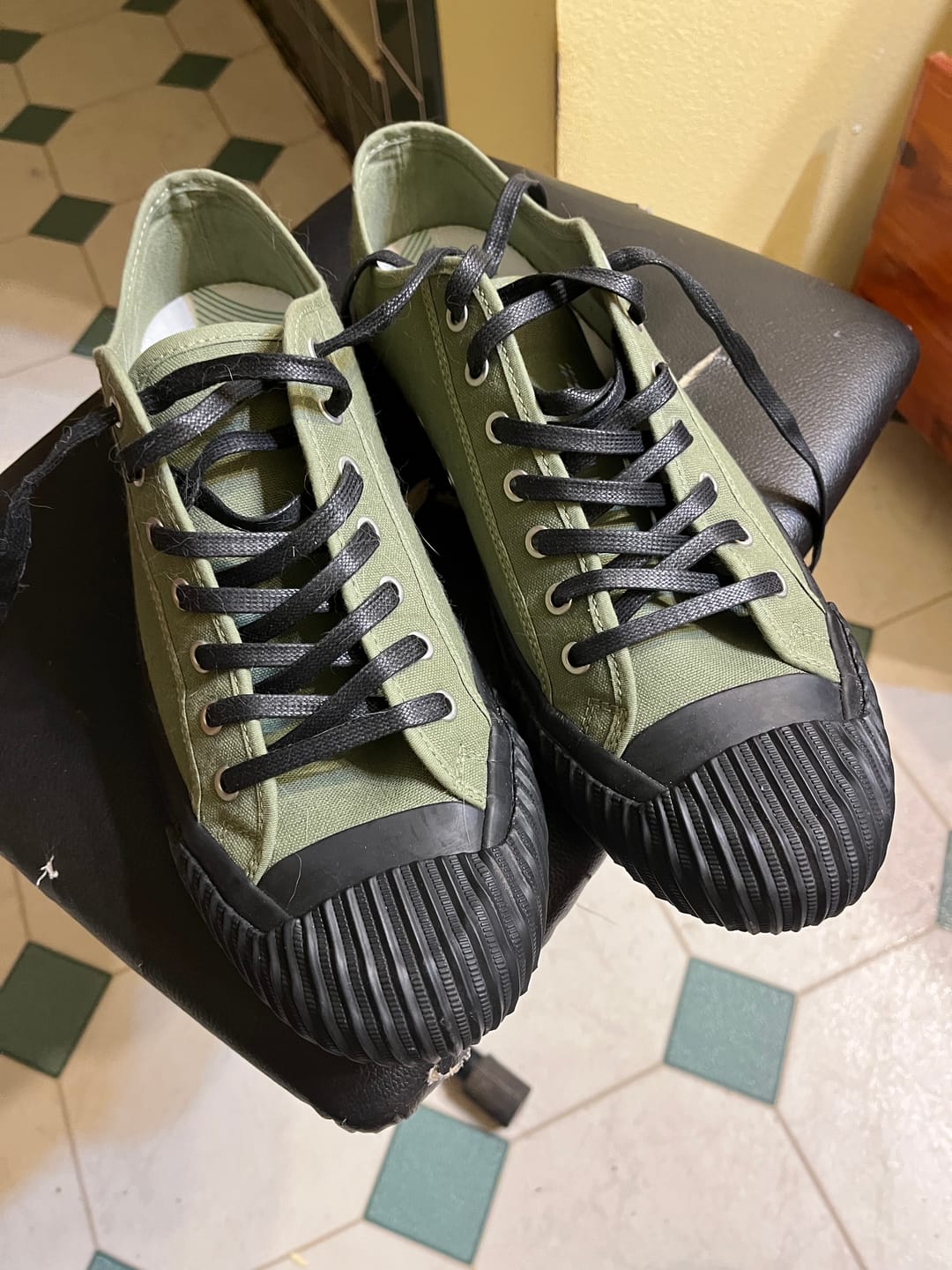 Customer photo review of Grounder Low-Top Olive Green/Black