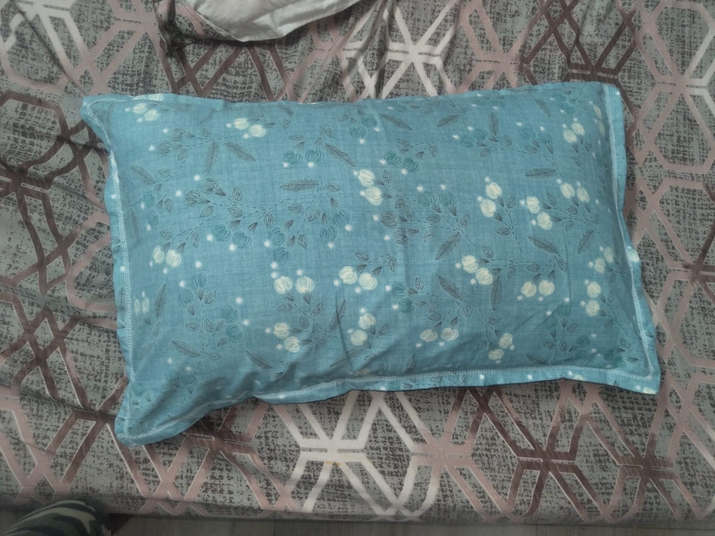 Customer photo review of Flo Adjustable Pillow (Fibre)