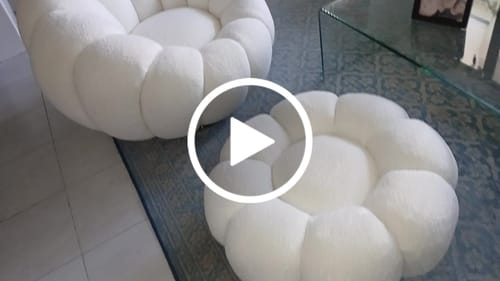 Customer video review of Fauteuil pivotant piètement couleur or avec pouf assorti - BLUM