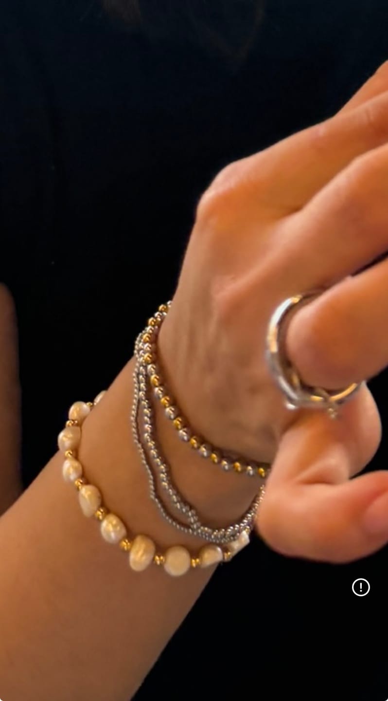 Customer photo review of Pulsera Bolitas Dorado y Plateado