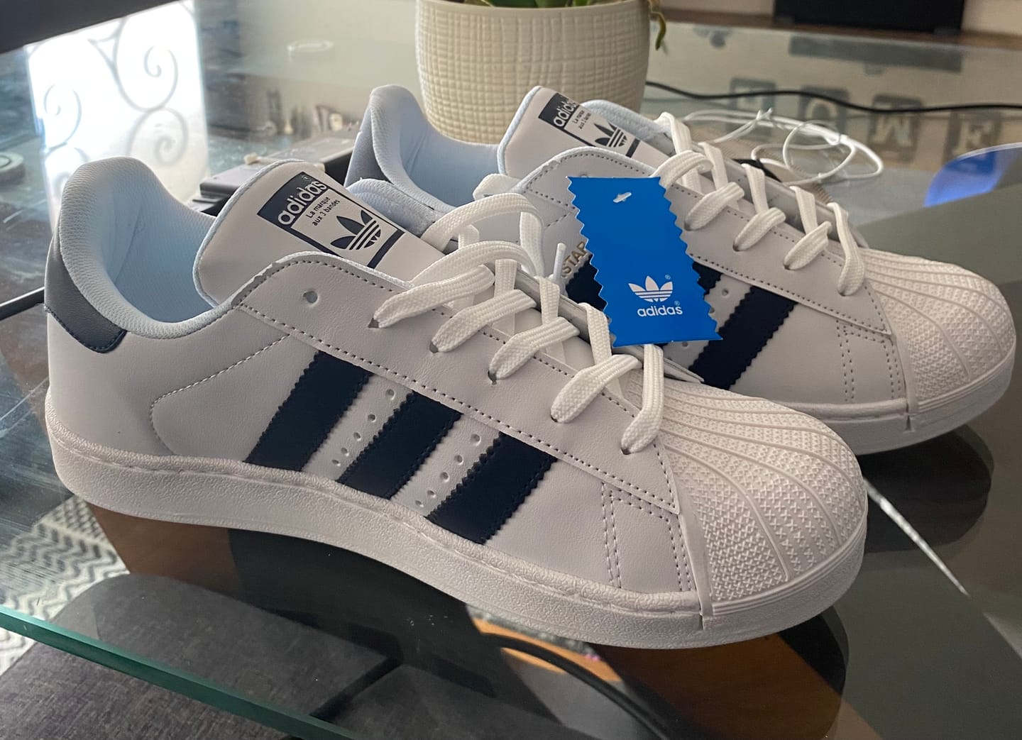 Customer photo review of Tenis Concha Blanco Marino