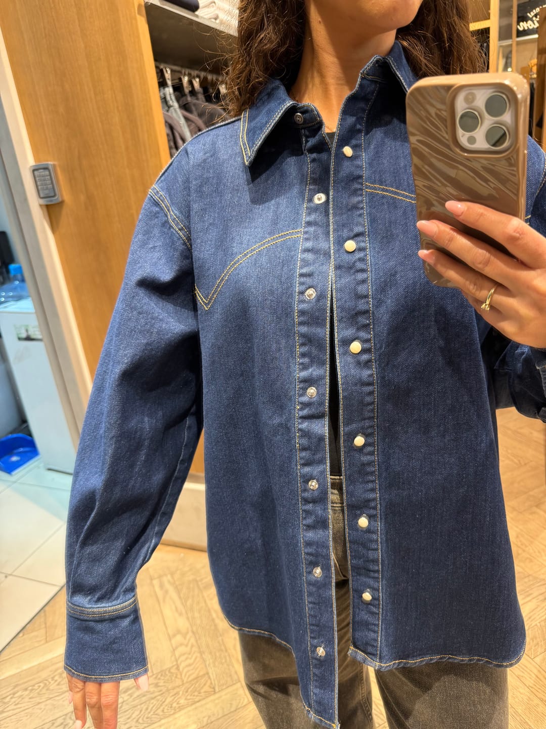 Customer photo review of חולצה מכופתרת ארוכה לנשים Western Denim
