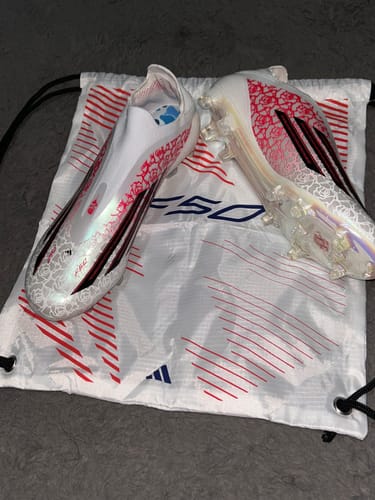 Customer photo review of F50 LACELESS ELITE FG LAMINE YAMAL HEARTBREAKER - BLANC/ROSE