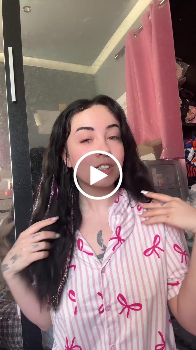 Customer video review of P. Louise Unlock Your Creativity Rainbow Eyeshadow Palette
