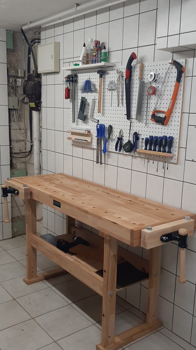 Customer photo review of Lochwandhaken-Sortiment für Lochwand aus Holz 25,4 mm (Pegboard®) 67-teilig