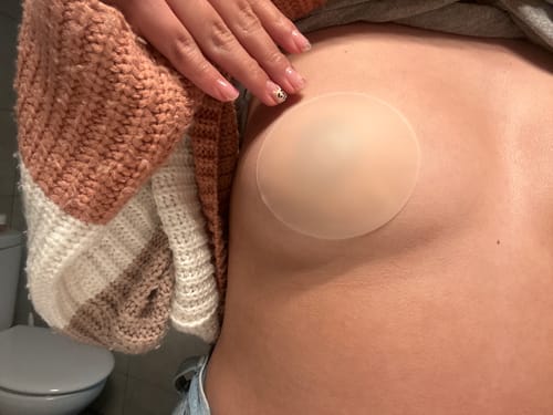 Reseña con foto de un cliente sobre Pezoneras Círculos sin Adhesivo