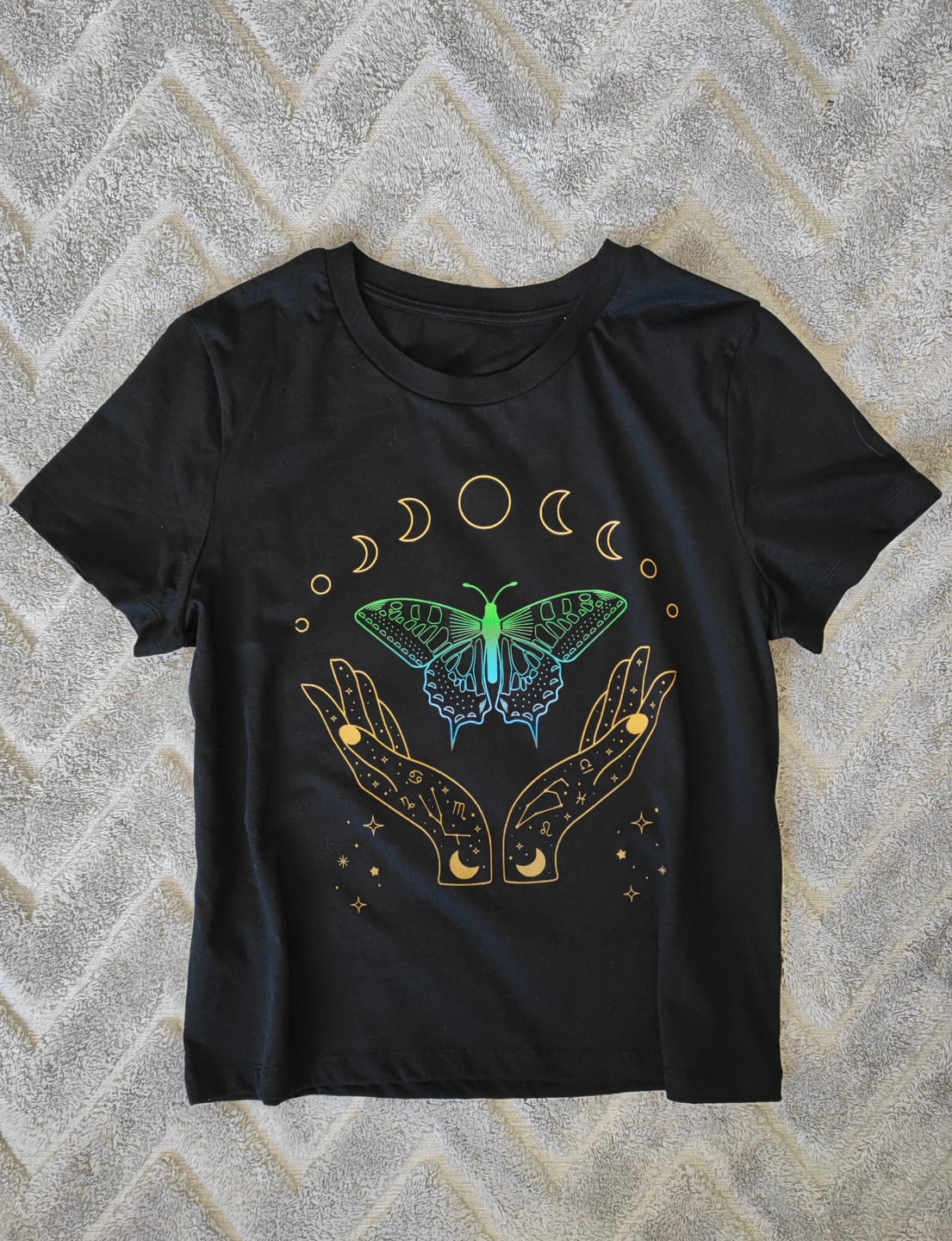 Customer photo review of Flügel des Äther Shirt Women