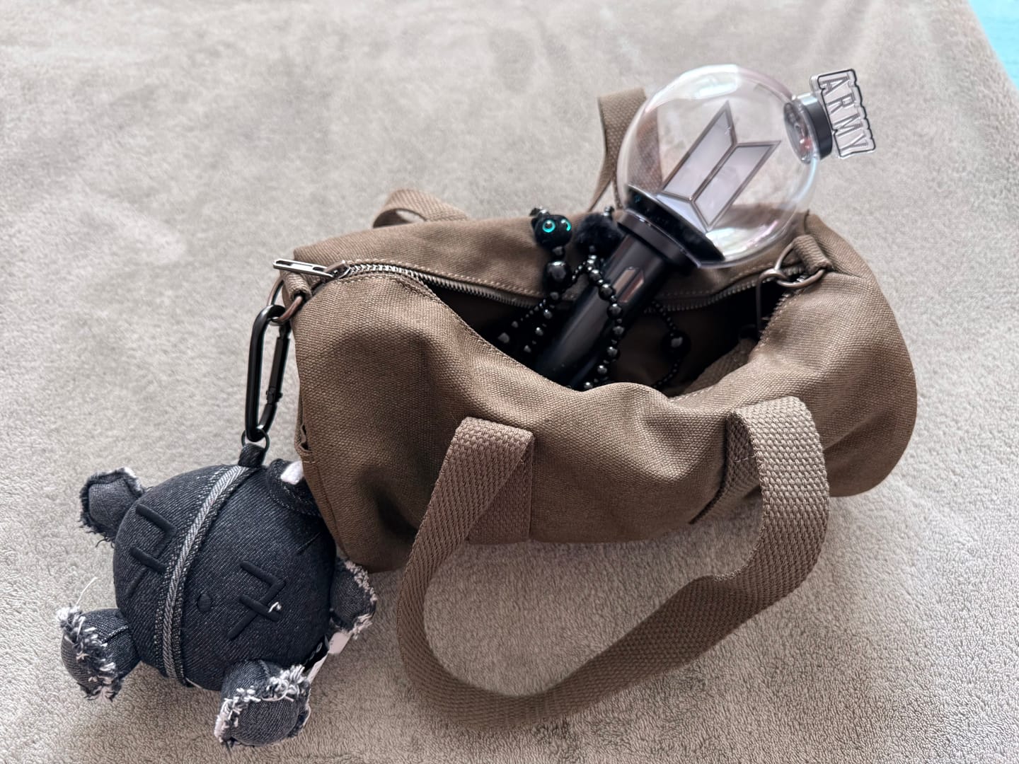 Customer photo review of BTS - ARIRANG WORLD TOUR OFFICIAL MD OFFICIAL LIGHT STICK BAG