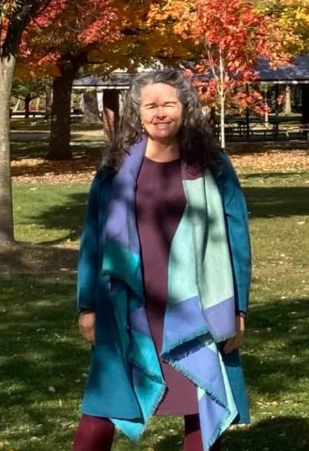 Customer photo review of DARIA Cape Amazon
