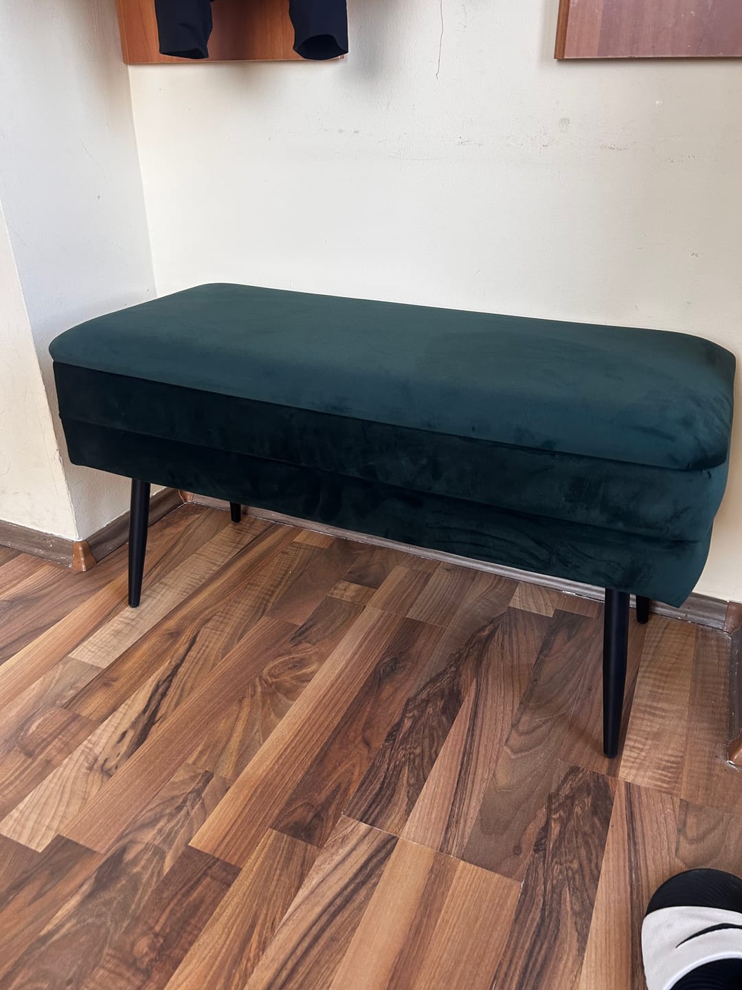 Customer photo review of Bancheta hol tapitata VELVA, stofa catifelata verde inchis, 78x35x40 cm