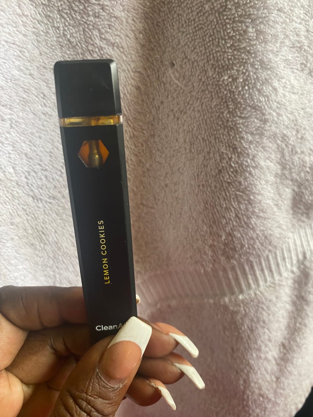 Customer photo review of Lemon Cookies Hybrid THC Vape Pen