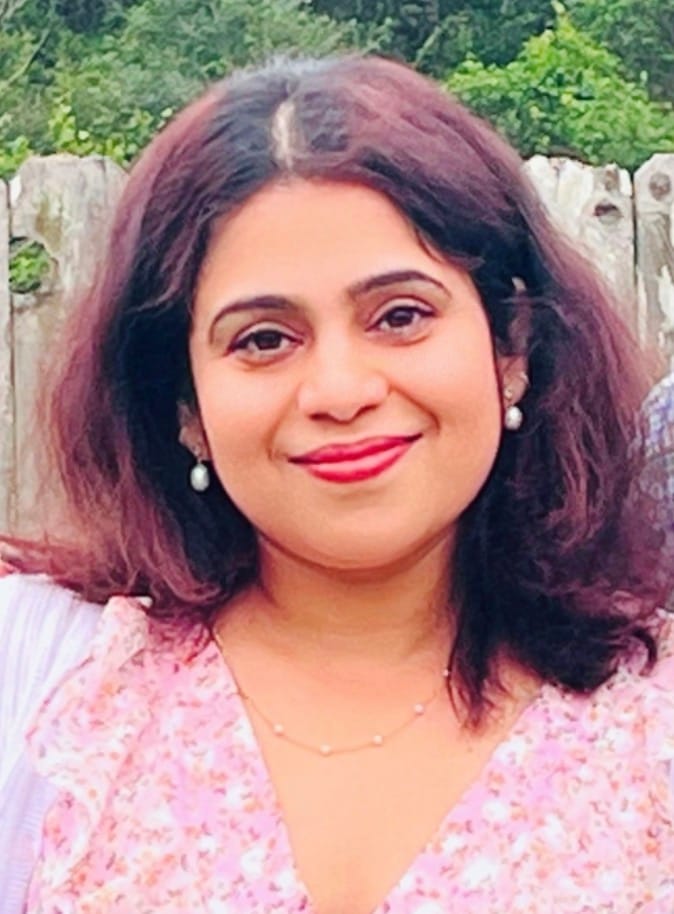 Customer photo review of Nura Pearl 18K Gold Necklace