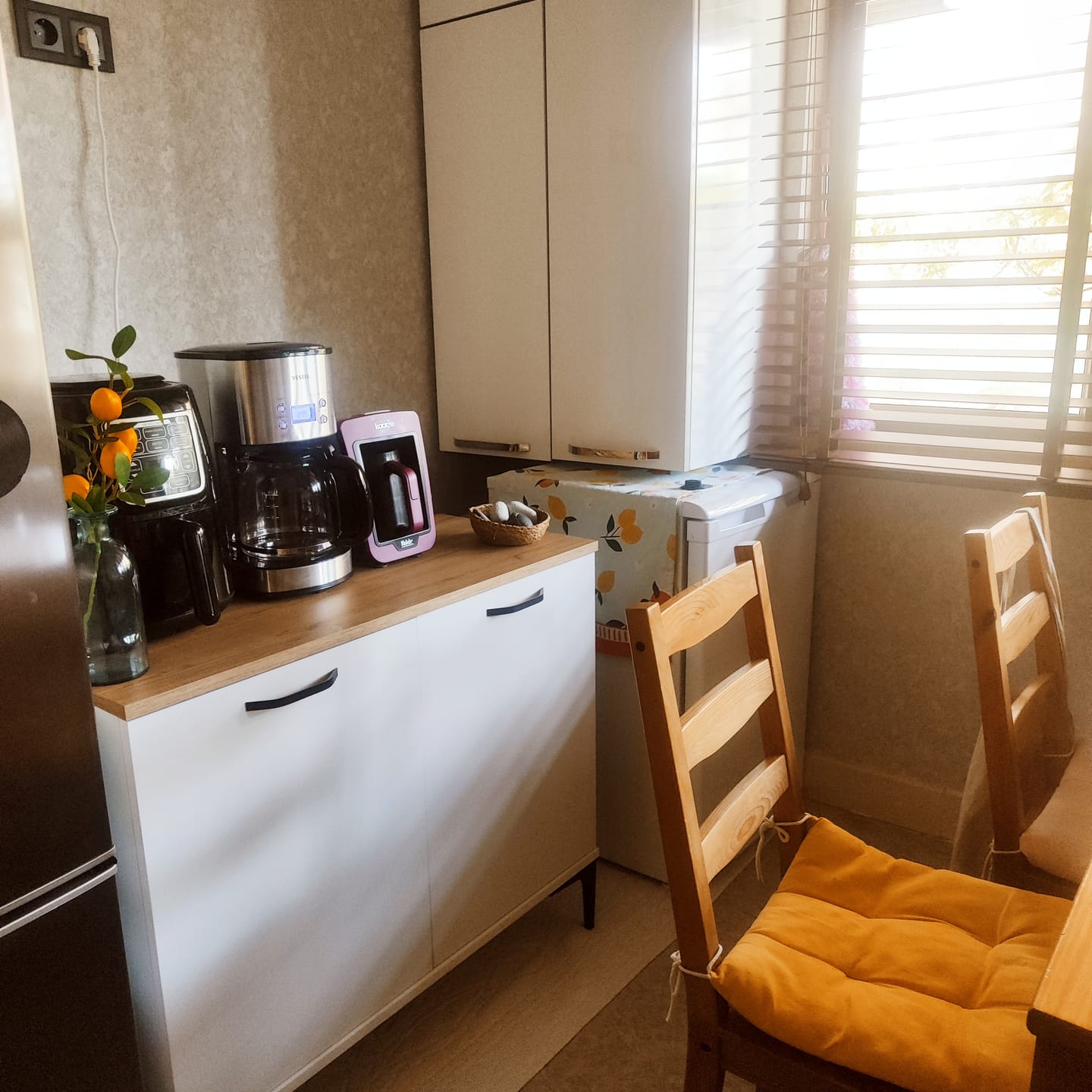 Customer photo review of Rani JE190 Kahve Köşesi Çok Amaçlı Dolap 2 Kapaklı Kiler Mutfak Dolabı Beyaz - Sepet Ceviz