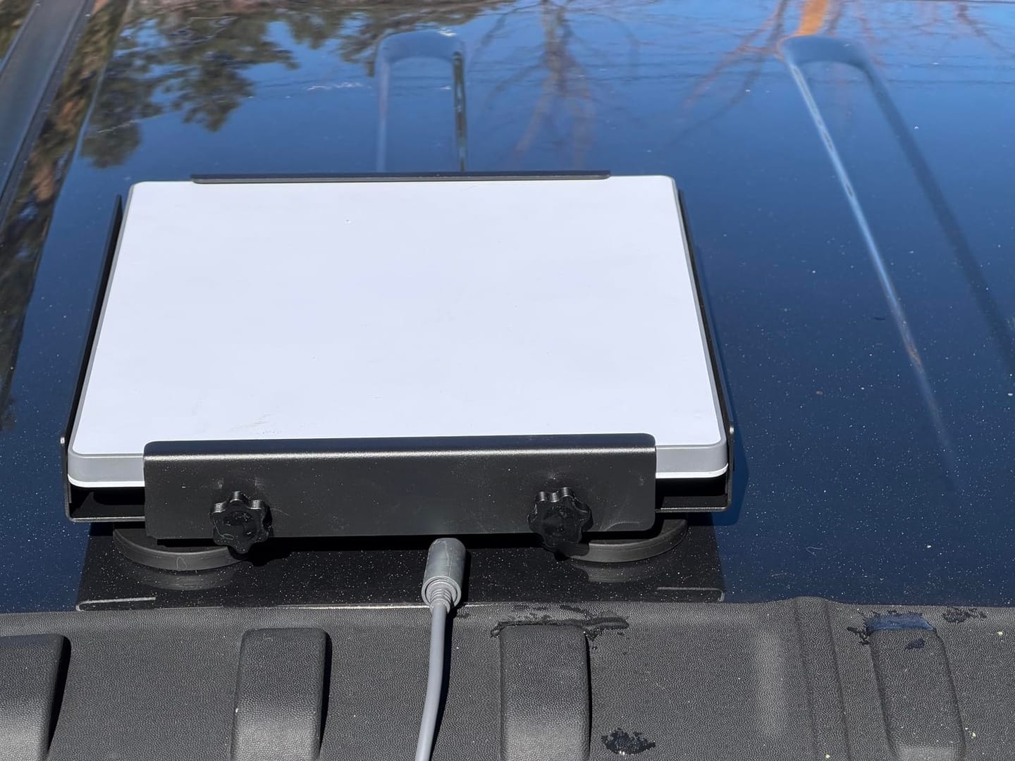 Customer photo review of Starlink Mini Heavy-Duty Magnetic Mount with 8 Magnetic Feet, 560 lb Strong Magnetic Force, Heavy-Duty Paint-Safe Roof Mount, No Drilling, Starlink Mini Accessories