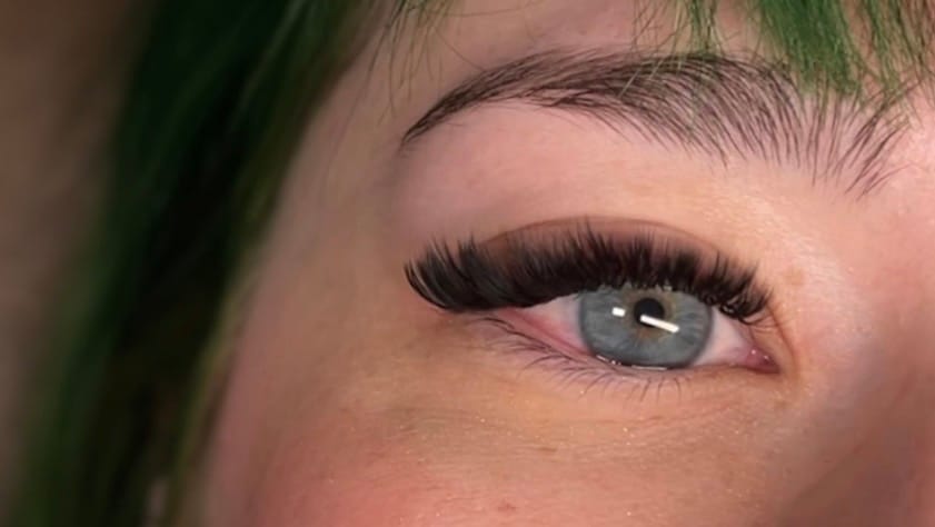 Customer photo review of Bomb Glue 0.1-0.3s Fast Drying Extremely Strong Lash Adhesive