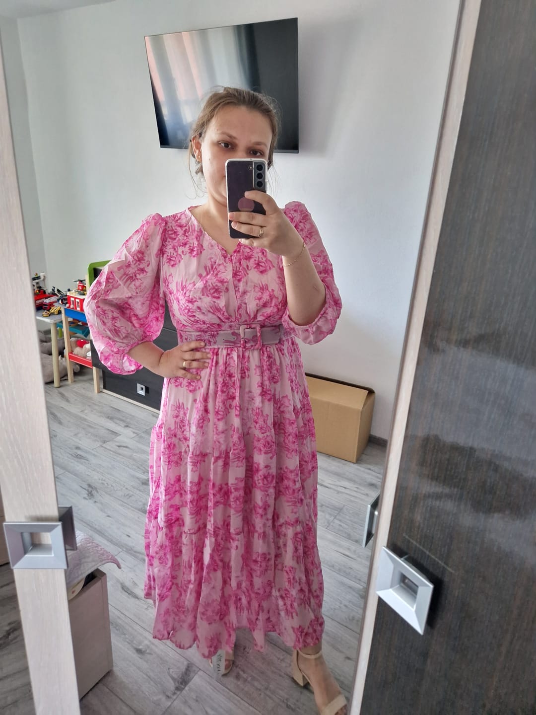 Customer photo review of Rochie Arty galbena cu decolteu in V si curea accesorizata