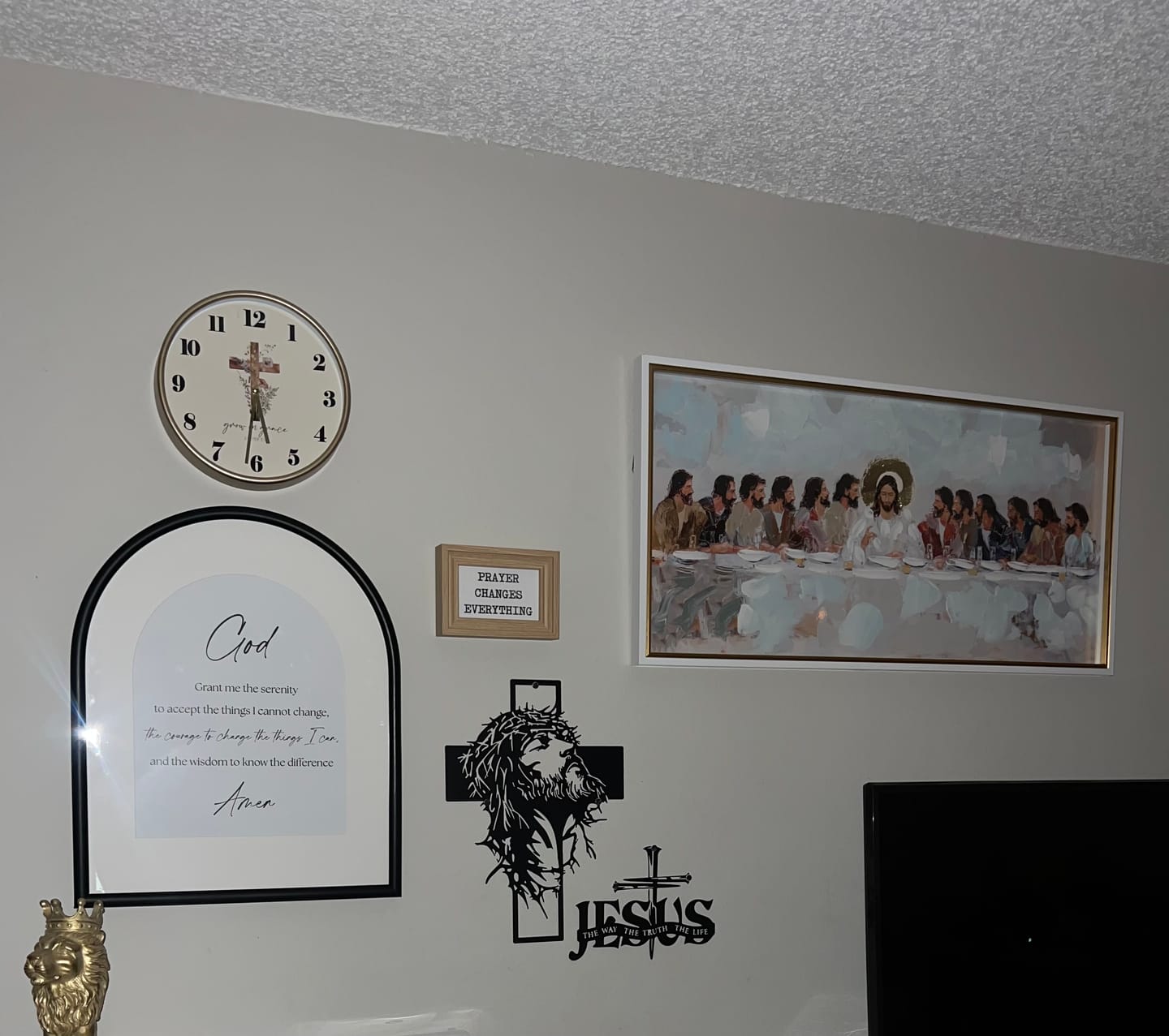 Customer photo review of Christianartworkshop Crown of Thorns Jesus Cross Metal Wall Decor: Heartfelt Faith Statement