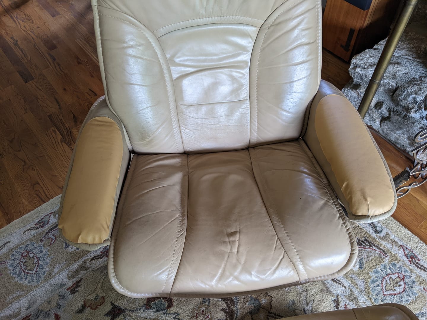 Customer photo review of Self-Adhesive Leather Repair Patch - Thickened 50x137cm