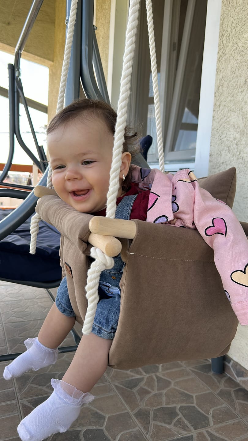 Customer photo review of Luxury Teddy Brown - Ručno rađena ljuljaška za bebe