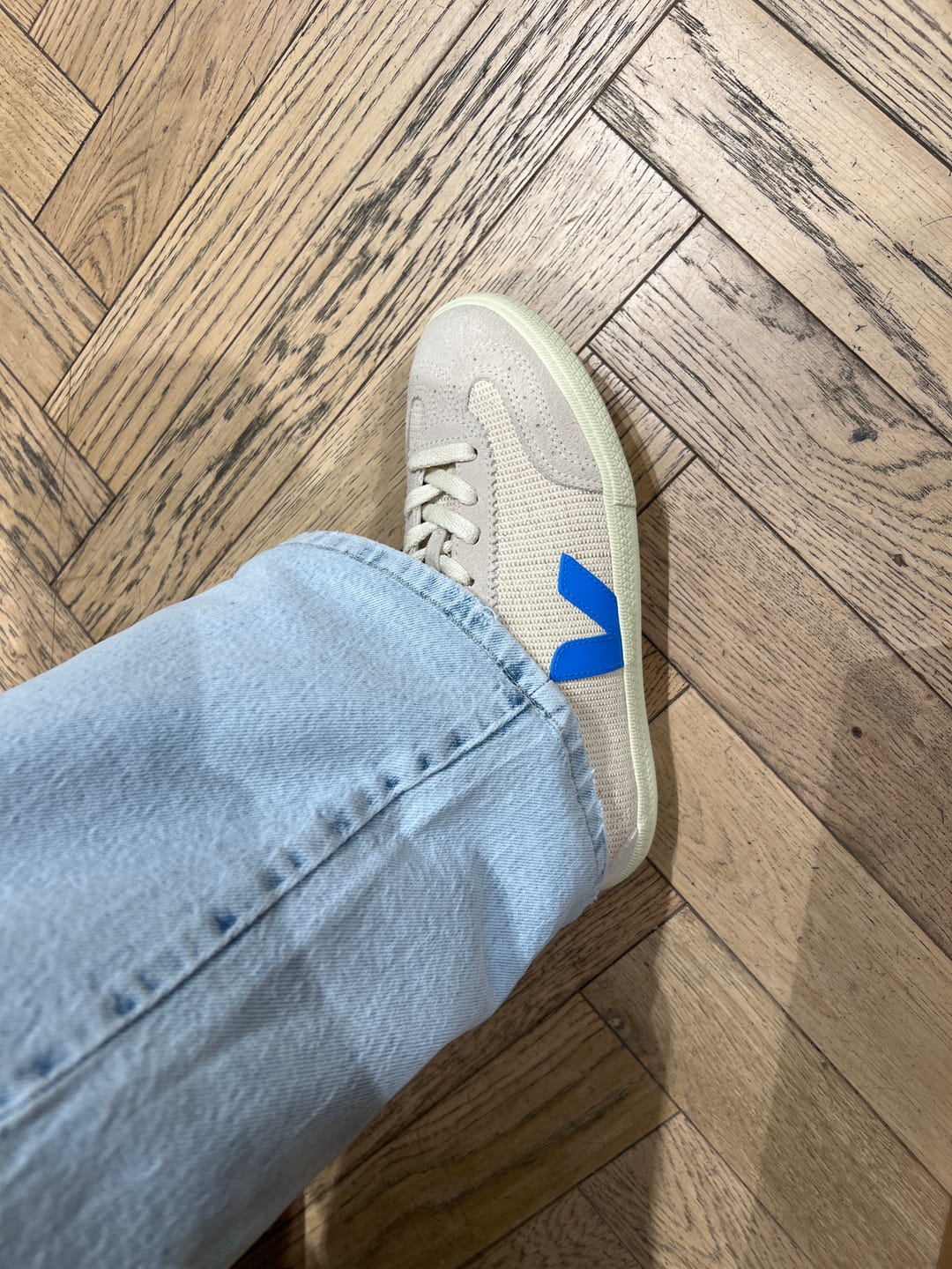 Customer photo review of סניקרס לנשים Volley J-Mest