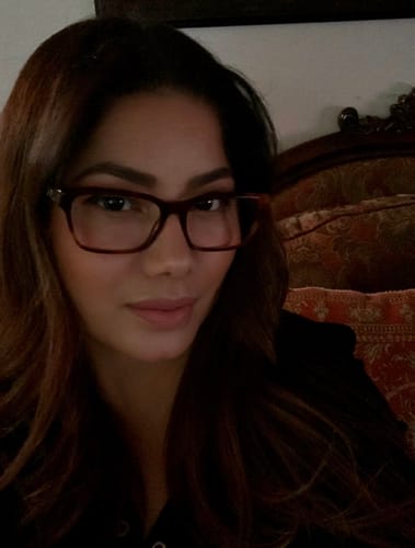Customer selfie showing healthy, glowing skin after using the Seranova Micro Infusion System.