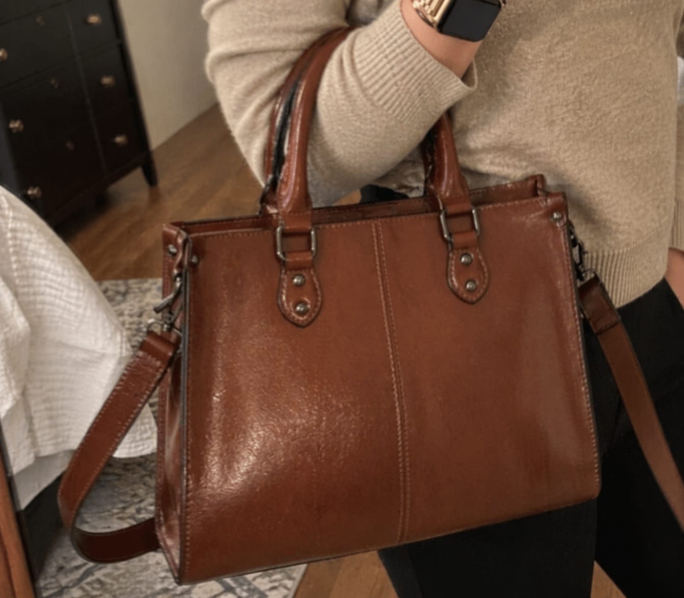Customer photo review of The Itan | Women Leather Purse