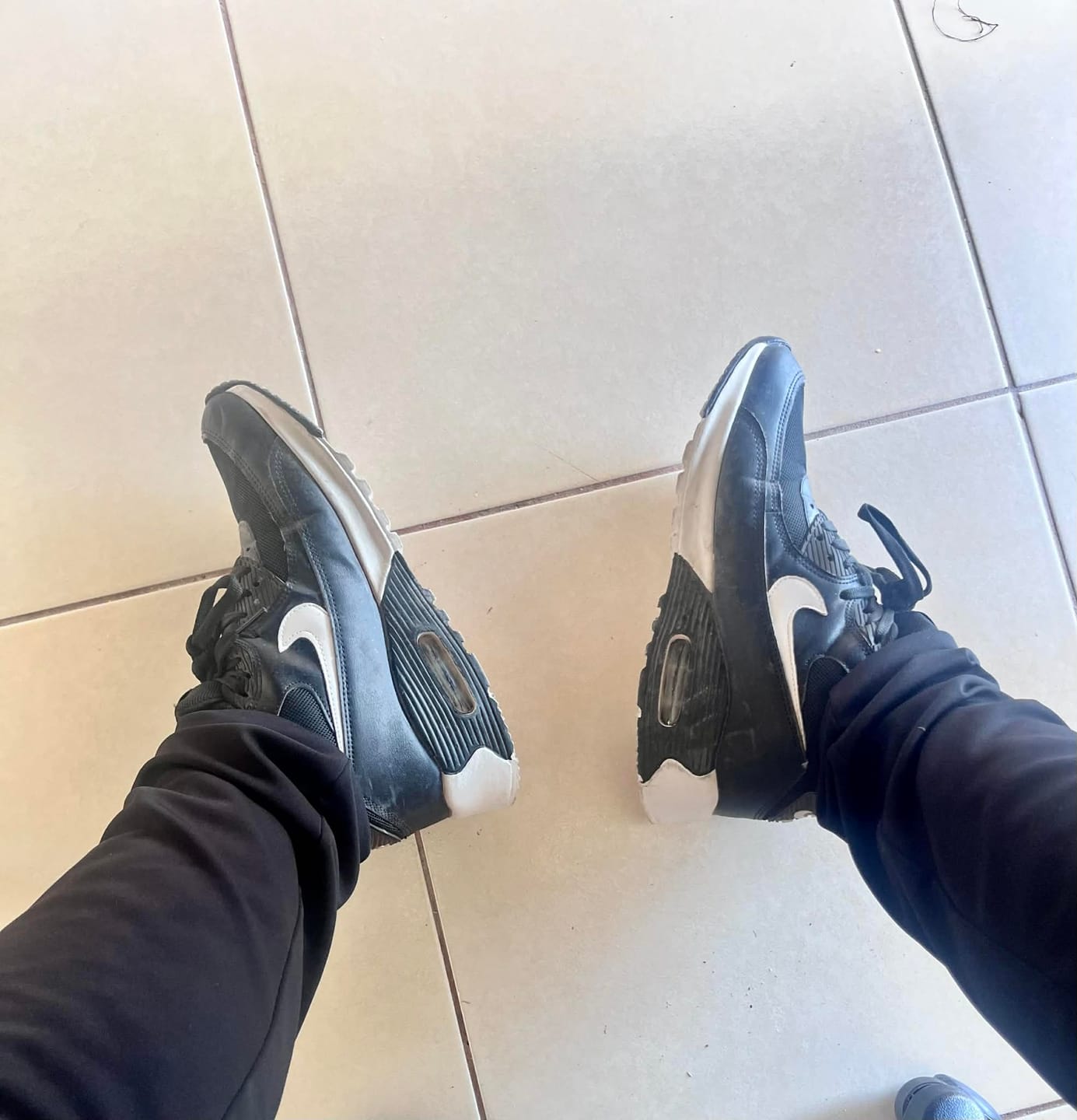 Customer photo review of Tenis Max 90 Negro Blanco