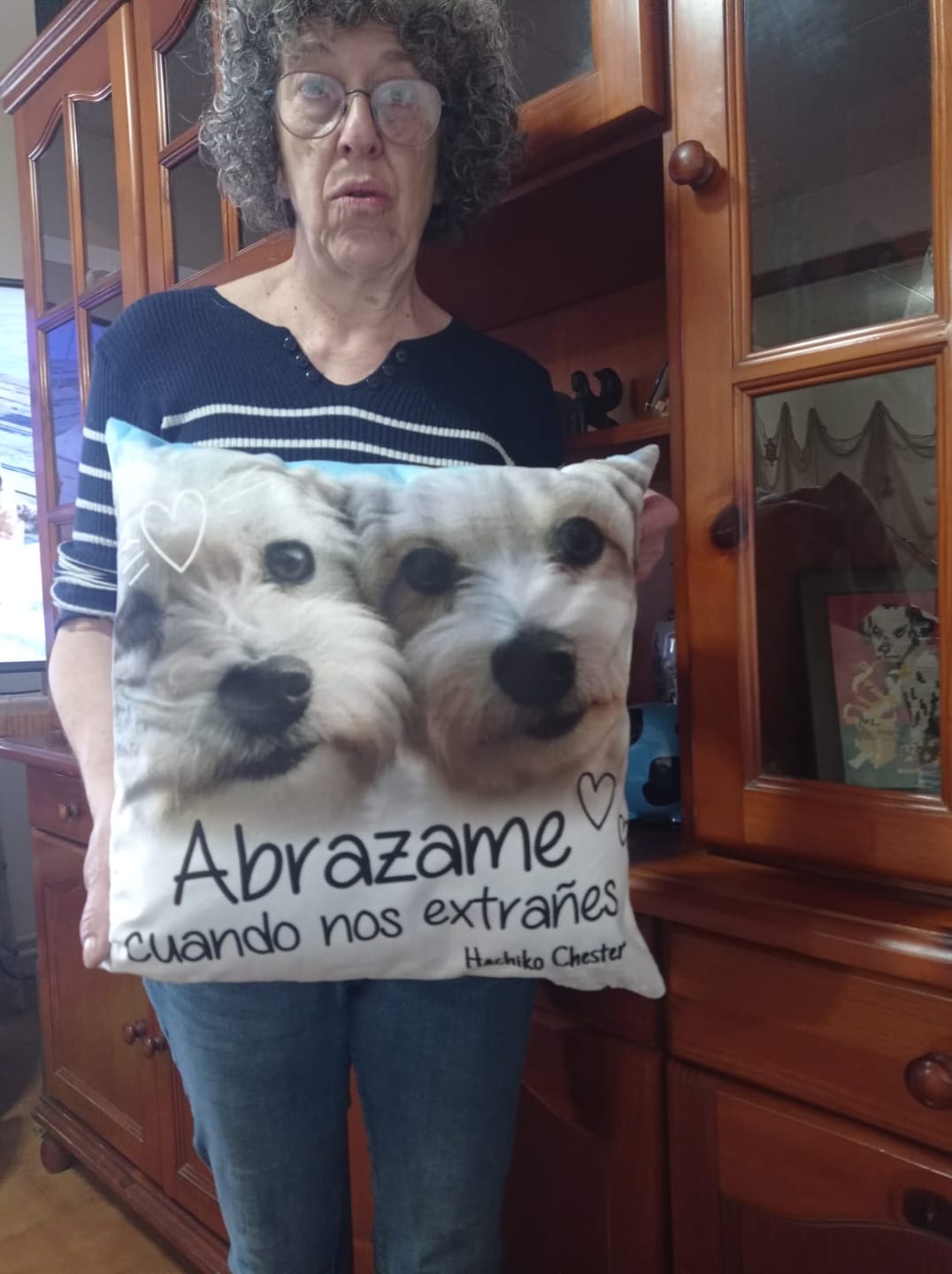 Customer photo review of Abrazame cuando me extrañes - Cojín personalizado