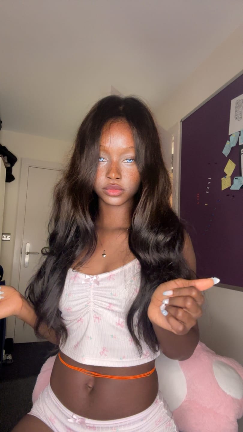Customer photo review of Wavymy Wear Go Glueless Lace Wigs Pre-cut HD Lace Wigs Human Hair Pre-plucked Natural Hairline 180% Density