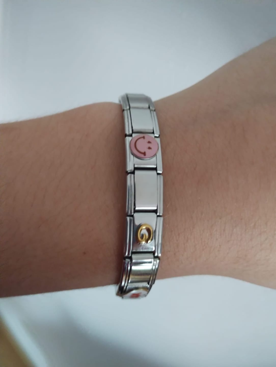 Customer photo review of Charm Inicial Dorada