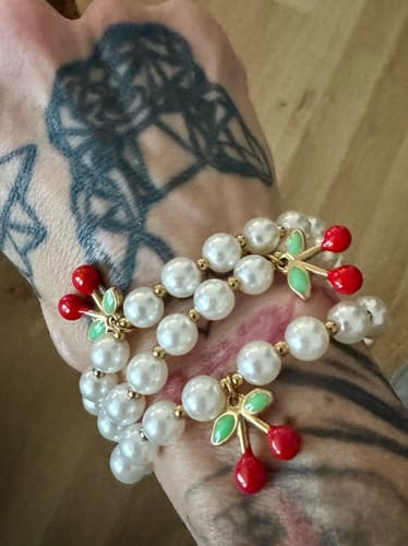 Customer photo review of Cherry Pearl Armband 14K Vergoldet