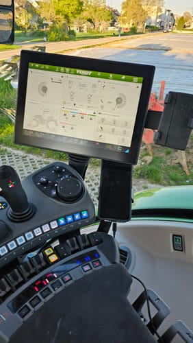 Customer photo review of GADGETME Handyhalterung Armlehne passend für Fendt ONE
