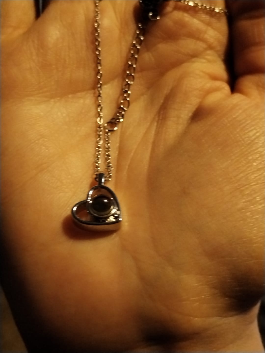 Customer photo review of Collar con Foto Dentro "Corazón Eterno"