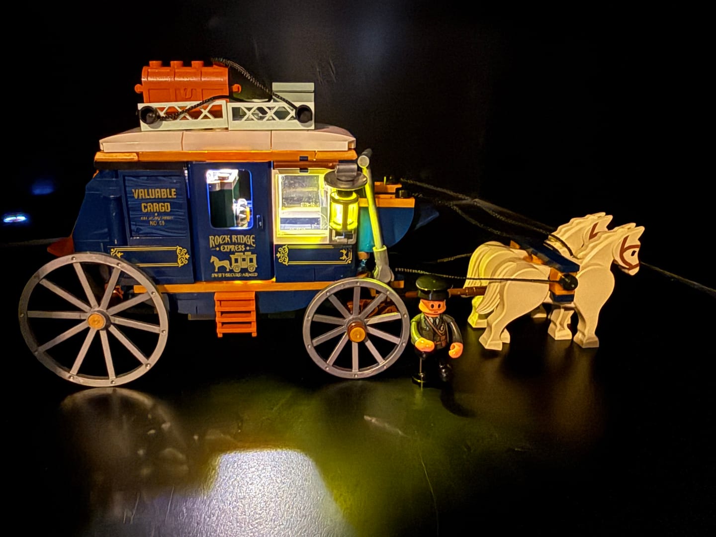 Customer photo review of Treasure Stagecoach by Lumibricks