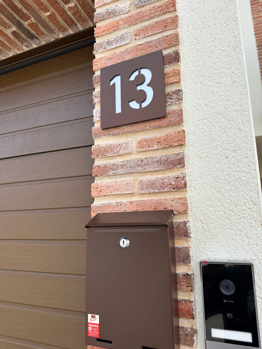 Customer photo review of Numero civico modello Stencil Square