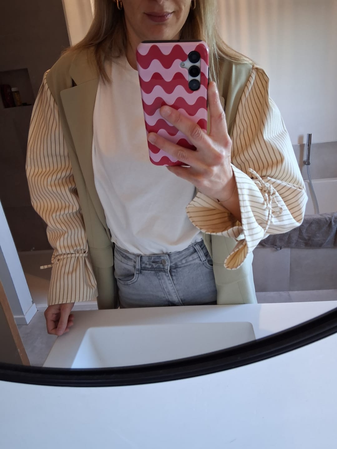 Customer photo review of ROSÉ DETAIL TEE