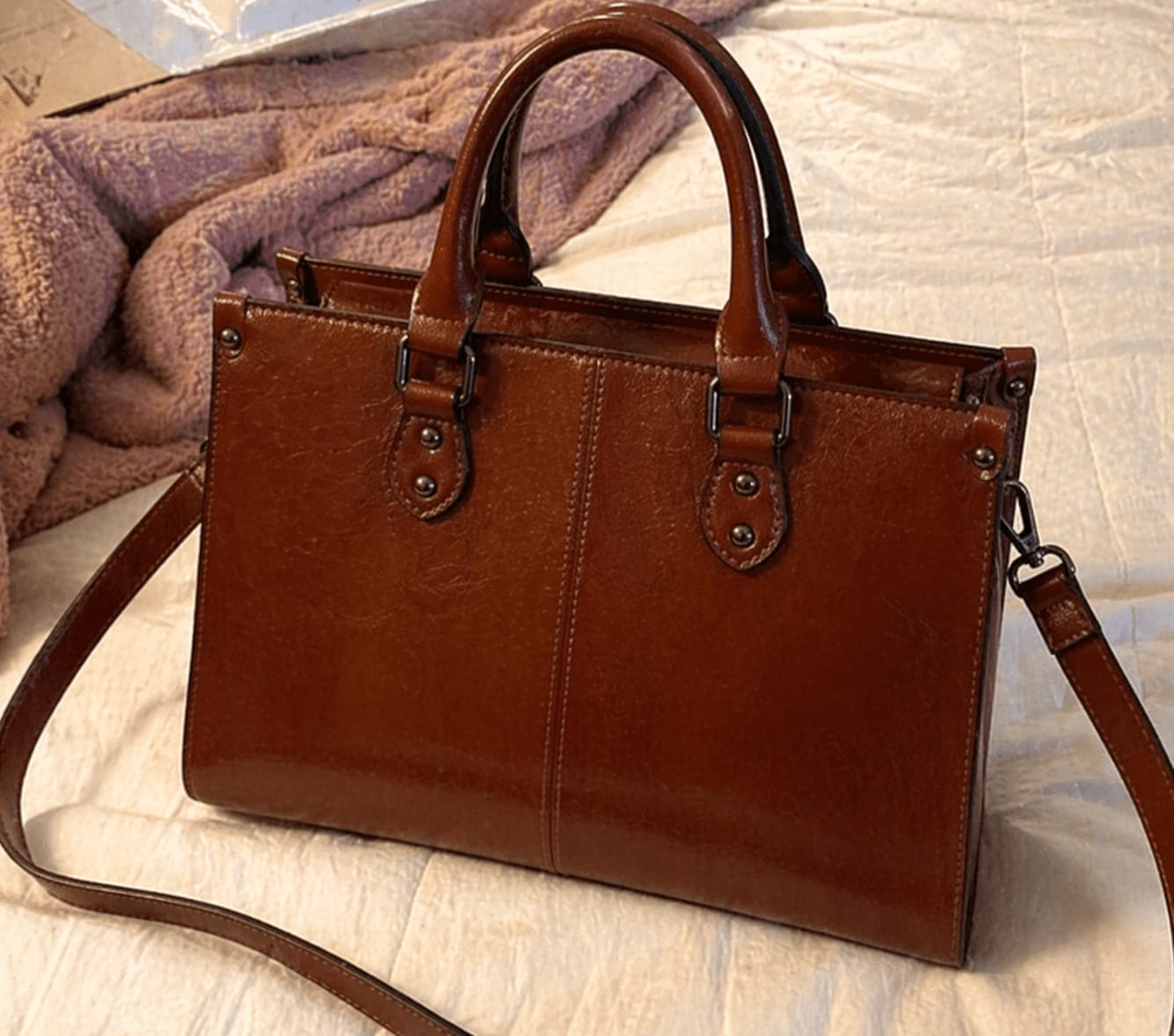 Customer photo review of The Itan | Women Leather Purse
